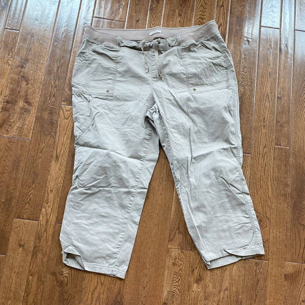 Maurices tan capri 22W